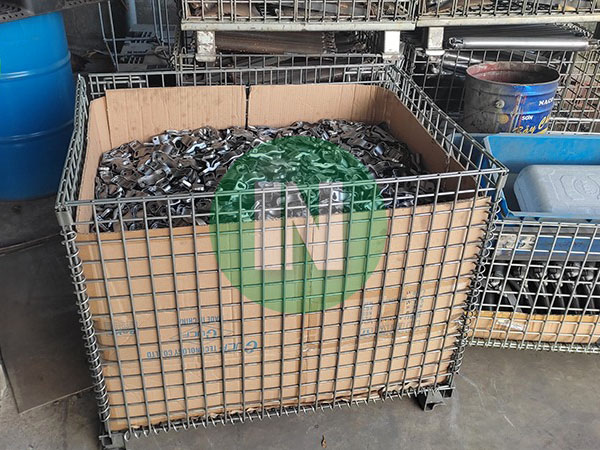 Ứng dụng của pallet sắt lưới phổ biến để chứa phụ tùng, nguyên vật liệu sản xuất