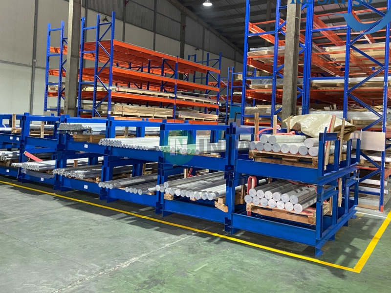 Một số tiêu chuẩn quan trọng khi chọn pallet cho kho hàng công nghiệp